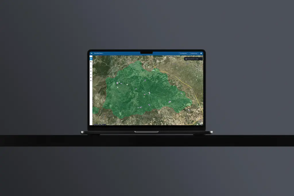 A mockup of OroraTech data within TracPlus's Cloud platform. Satellites detections are integrated to judge best drop zones of retardant and tracked as it happens.