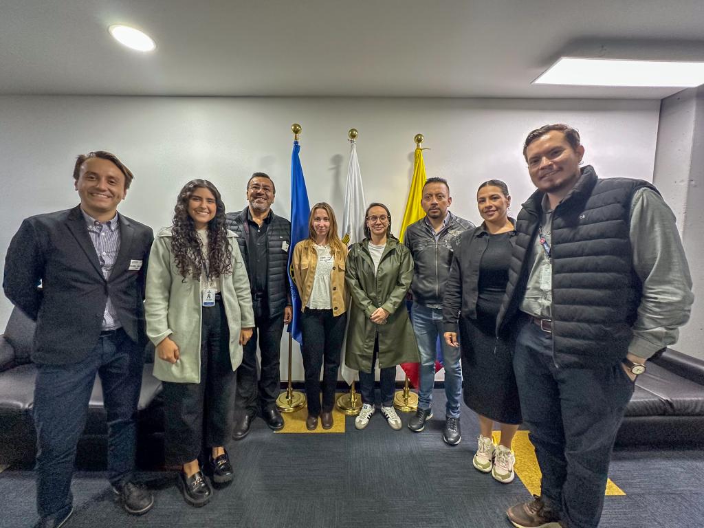 During a recent training of Wildfire Solution, members from OroraTech and National Unit for Disaster Risk Management (UNGRD) pose together.